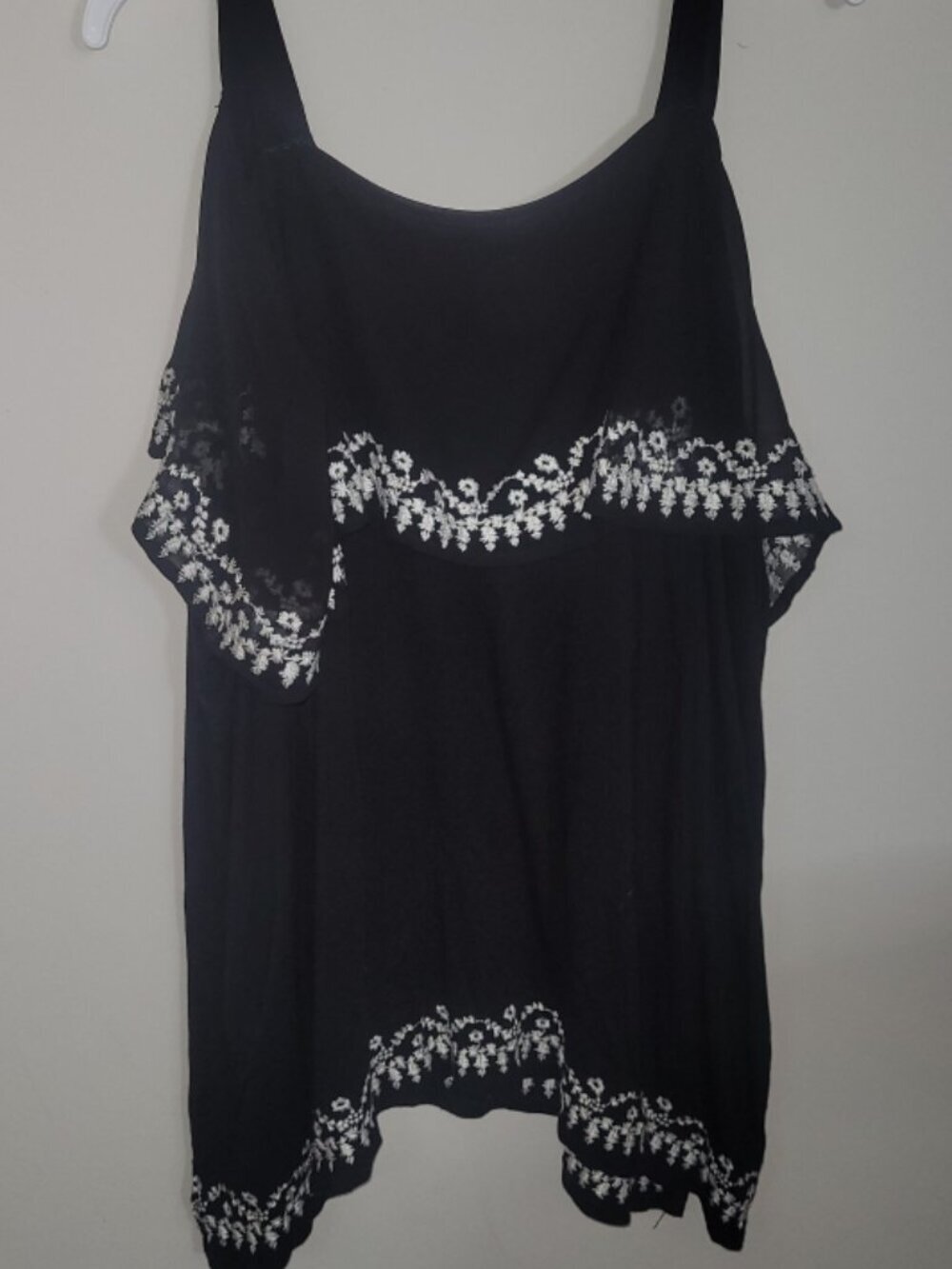 Avenue 26/28 Black Floral Tanktop